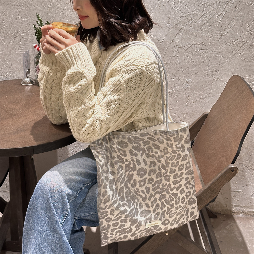 Women Bags Grey - Silbergraue, lässige, schulterfreie Damen-Einkaufstasche mit Leopardenmuster,