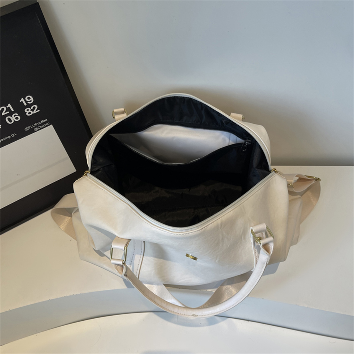 Retro-Umhängetasche aus Lackle – Women Bags For Airport Bewertung und Preis